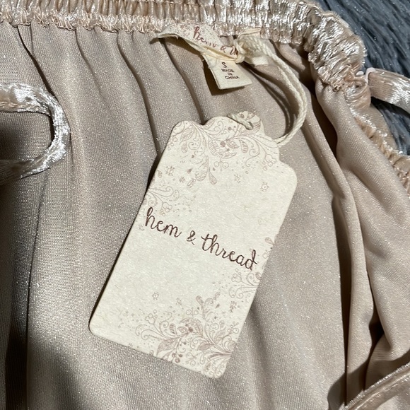 NWT hem & thread tan crushed velvet off-shoulder top. Romantic with bows. - Picture 11 of 12